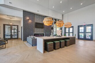 Viridian at Bonita Springs in Bonita Springs, FL - Foto de edificio - Building Photo