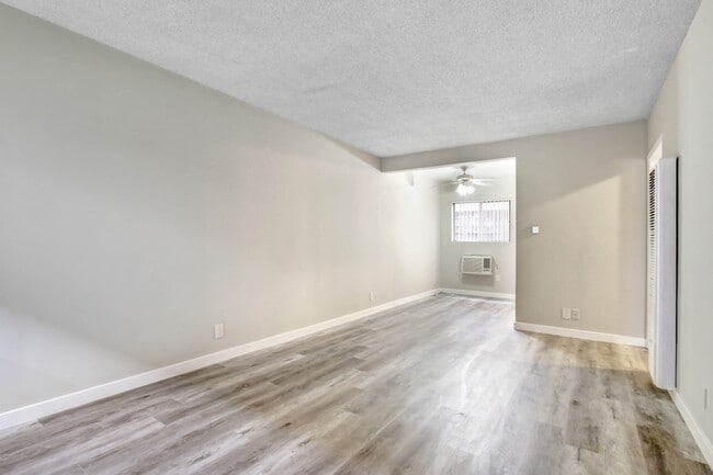 4733 Orion Ave in Sherman Oaks, CA - Building Photo - Building Photo