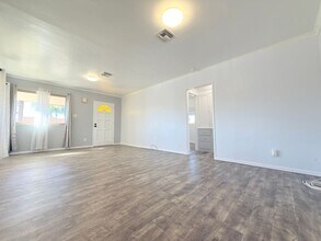 1007 De Foe St in San Fernando, CA - Building Photo - Building Photo