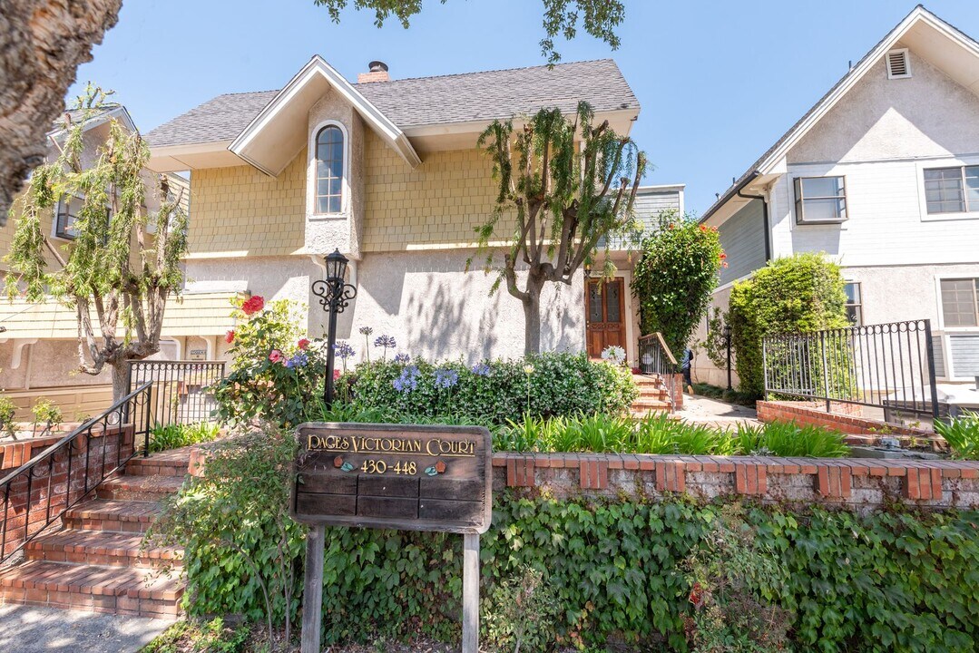 444 S Los Robles Ave in Pasadena, CA - Building Photo