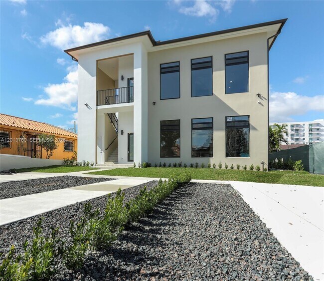 120 SW 35th Ave in Miami, FL - Building Photo - Building Photo