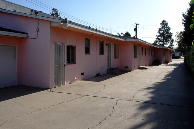 307 N Hillcrest Blvd in Inglewood, CA - Foto de edificio - Building Photo