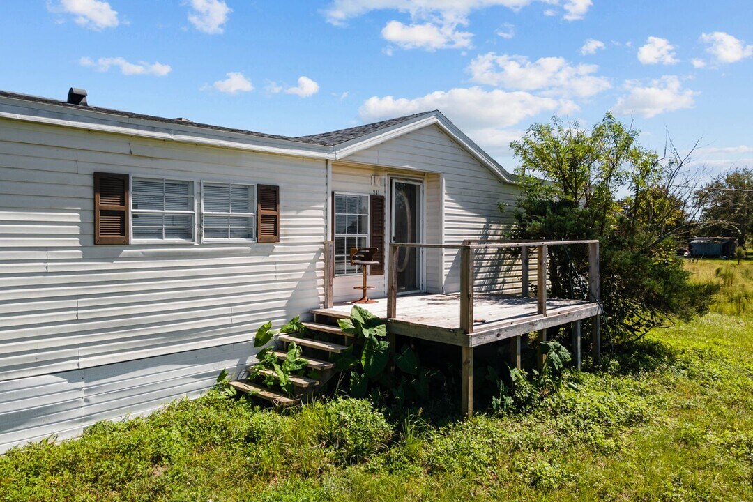 241 Trotting Trail in Osteen, FL - Building Photo
