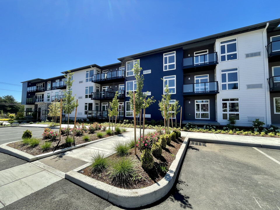 Commons on the Tualatin River in Tualatin, OR - Building Photo