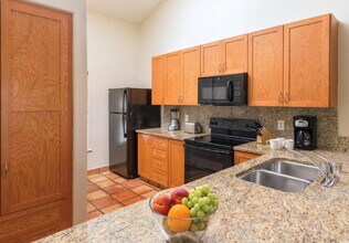 78-6842-6842 Ali‘i Dr in Kailua Kona, HI - Building Photo - Building Photo