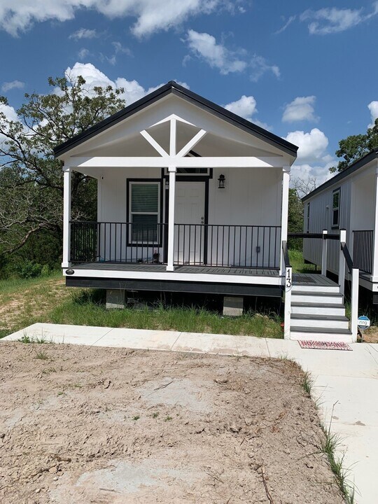 13 Parker Creek Rd in Huntsville, TX - Building Photo