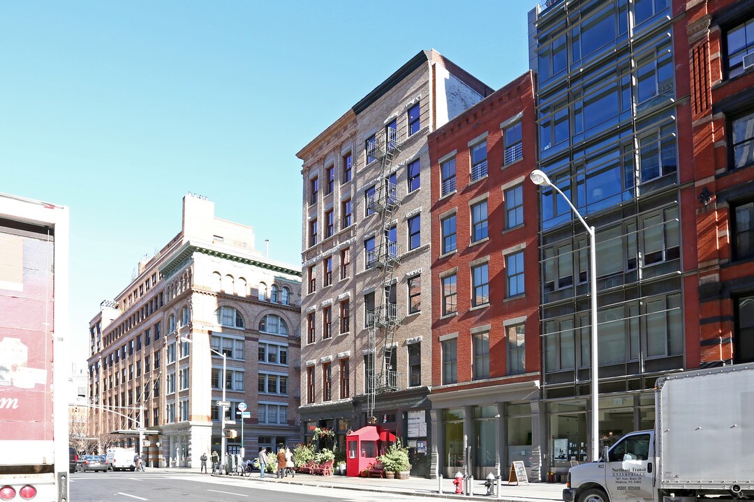 44 N Moore St in New York, NY - Building Photo