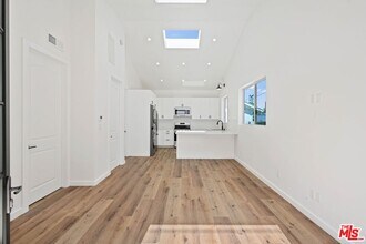 5044 1/2 Hartwick St in Los Angeles, CA - Building Photo - Building Photo