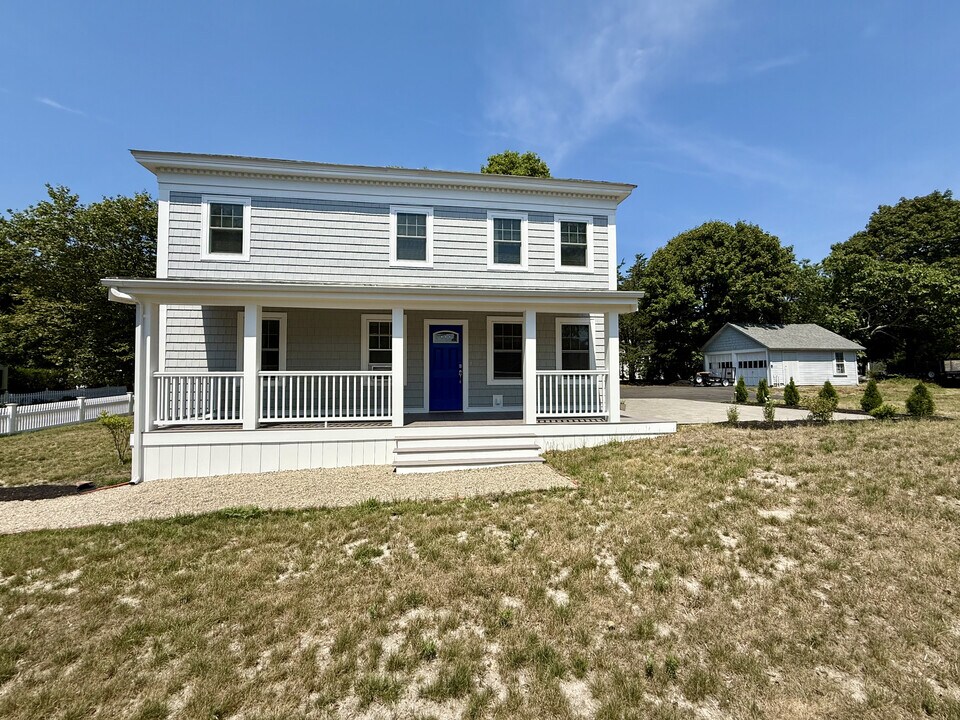 209 Bank St in Harwich, MA - Foto de edificio