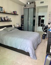 218 SE 14th St, Unit 2304 in Miami, FL - Foto de edificio - Building Photo
