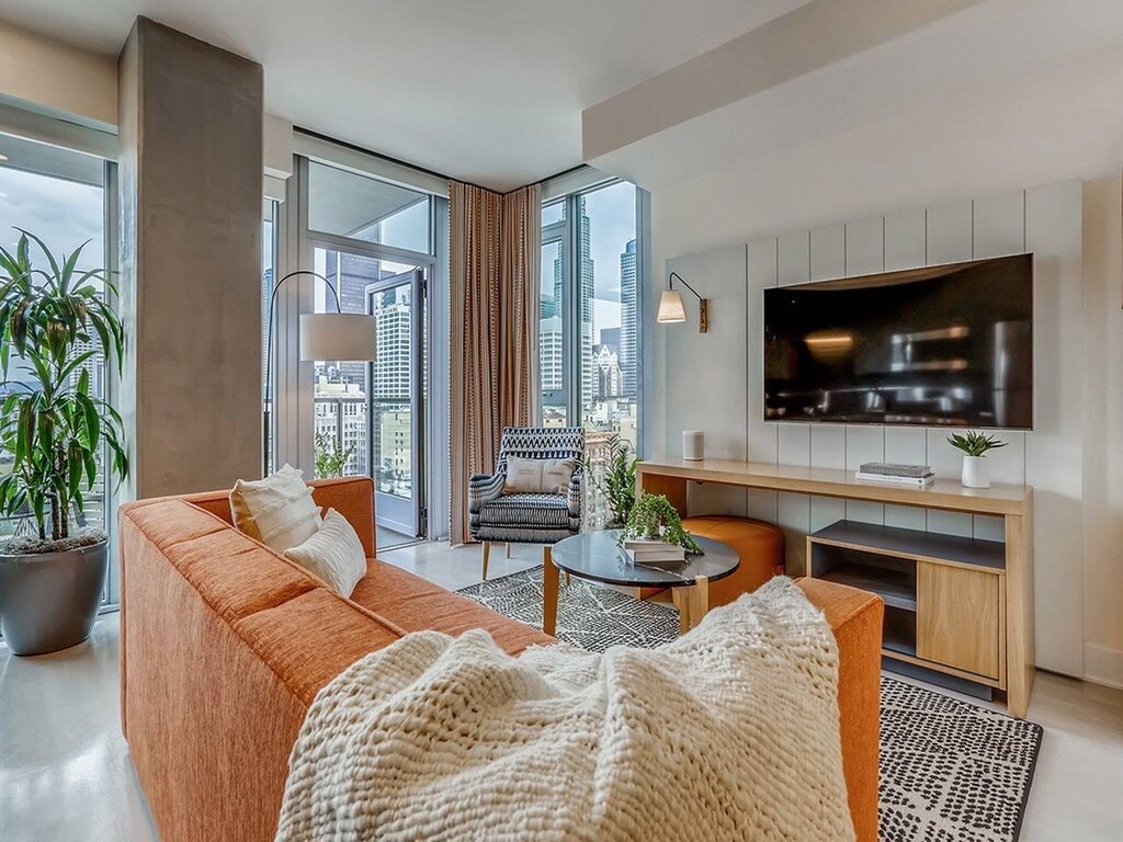 Sentral DTLA at 755 S. Spring Apartments in Los Angeles, CA