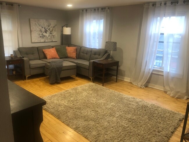 property at 838 S Roosevelt St
