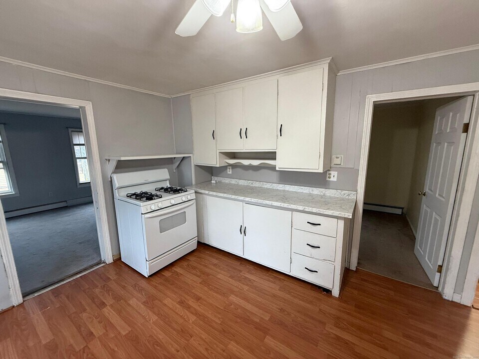 71 Norton St-Unit -2nd floor in Southington, CT - Building Photo