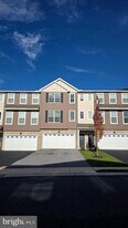 573 Brook Shire Ct in Mechanicsburg, PA - Building Photo