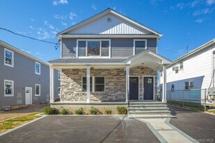 207 Nassau Blvd, Unit B in Garden City, NY - Building Photo