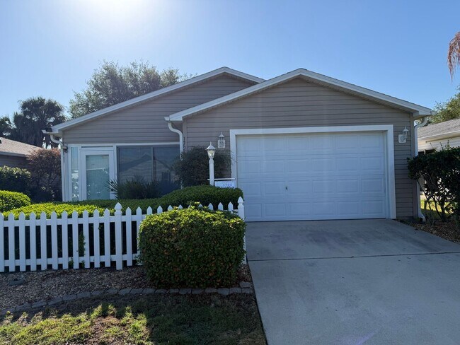 property at 1725 Simpsonville Ln