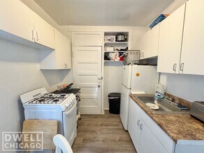 2706 N Spaulding Ave, Unit 1HH in Chicago, IL - Building Photo - Building Photo