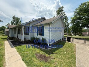 2122 Old Greenbrier Pike in Greenbrier, TN - Building Photo - Building Photo