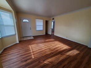 132 Moffett Dr in Bishop, CA - Building Photo - Building Photo