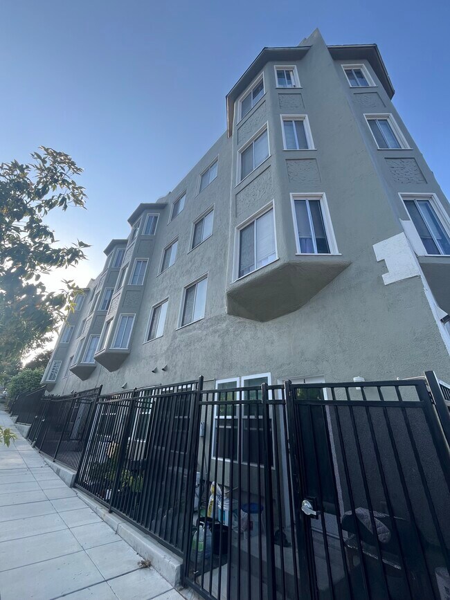 3201 Beaumont Ave. in Oakland, CA - Building Photo - Building Photo