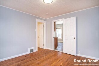 28 Moreland St, Unit 1 in Somerville, MA - Foto de edificio - Building Photo