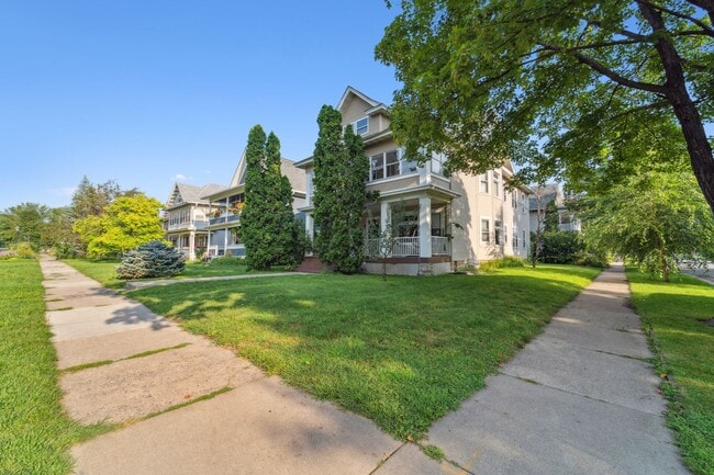 1223 Dayton Ave in St. Paul, MN - Building Photo - Building Photo