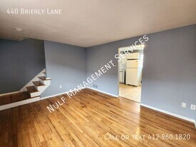 440 Brierly Ln in West Mifflin, PA - Building Photo