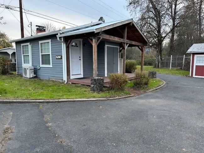 2632 New Hope Rd in Grants Pass, OR - Building Photo - Building Photo