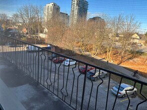 10 Esson St in Kitchener, ON - Building Photo - Building Photo