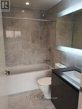 115 McMahon Dr in Toronto, ON - Building Photo - Building Photo