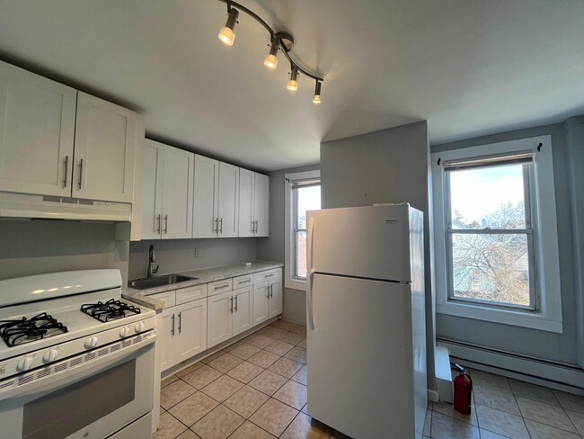 76 Neptune Ave, Unit 3 in Jersey City, NJ - Building Photo - Building Photo