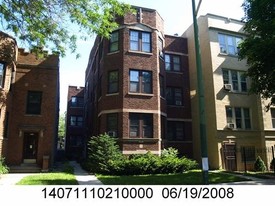 2030-2032 W Berwyn Ave Apartments