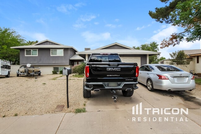 property at 4820 W Hayward Ave