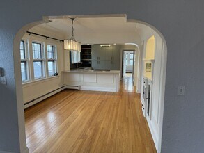 2031 E Marion St in Shorewood, WI - Foto de edificio - Building Photo