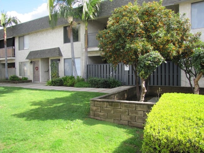 316-356 W. Meda Ave. Glendora CA. 91741 in Glendora, CA - Building Photo - Building Photo
