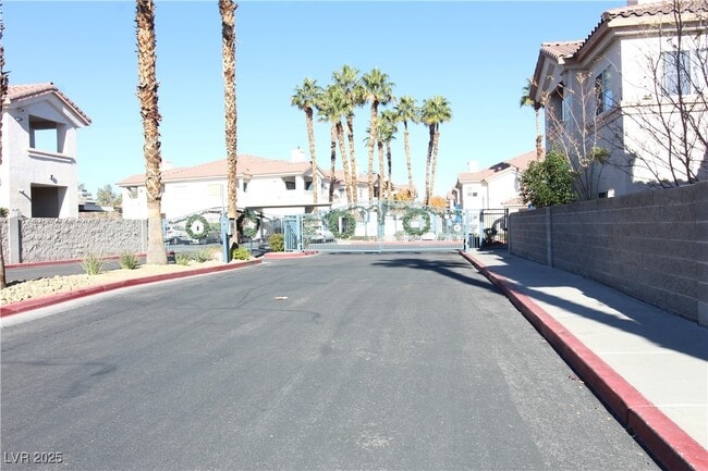 2100 Black Island St in Las Vegas, NV - Building Photo - Building Photo