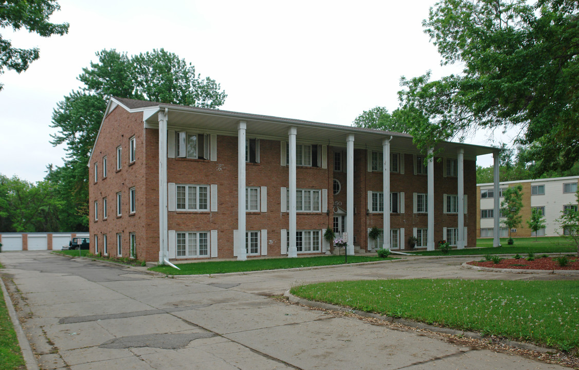 FreeBloom Apartments in Bloomington, MN - Building Photo