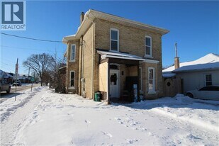62 Dundas St in Brantford, ON - Building Photo