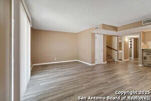 510 W Byrd Blvd in Universal City, TX - Building Photo - Building Photo