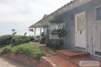 1764 Soledad Way in San Diego, CA - Building Photo - Building Photo