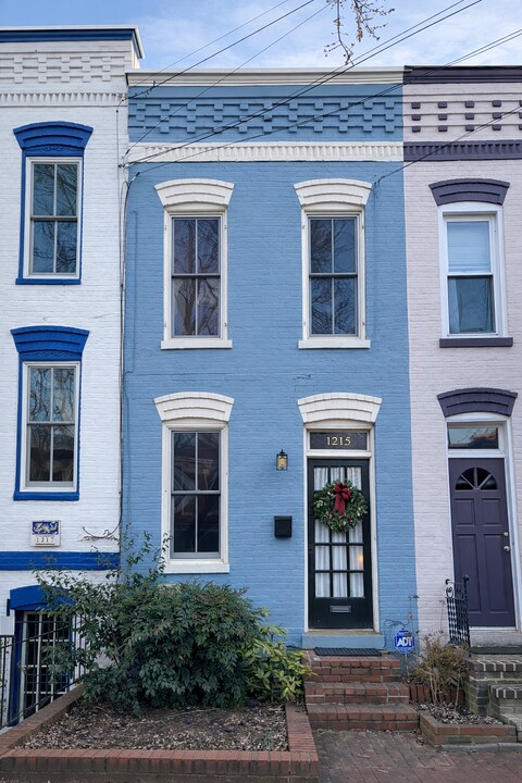 1215 C St SE in Washington, DC - Foto de edificio