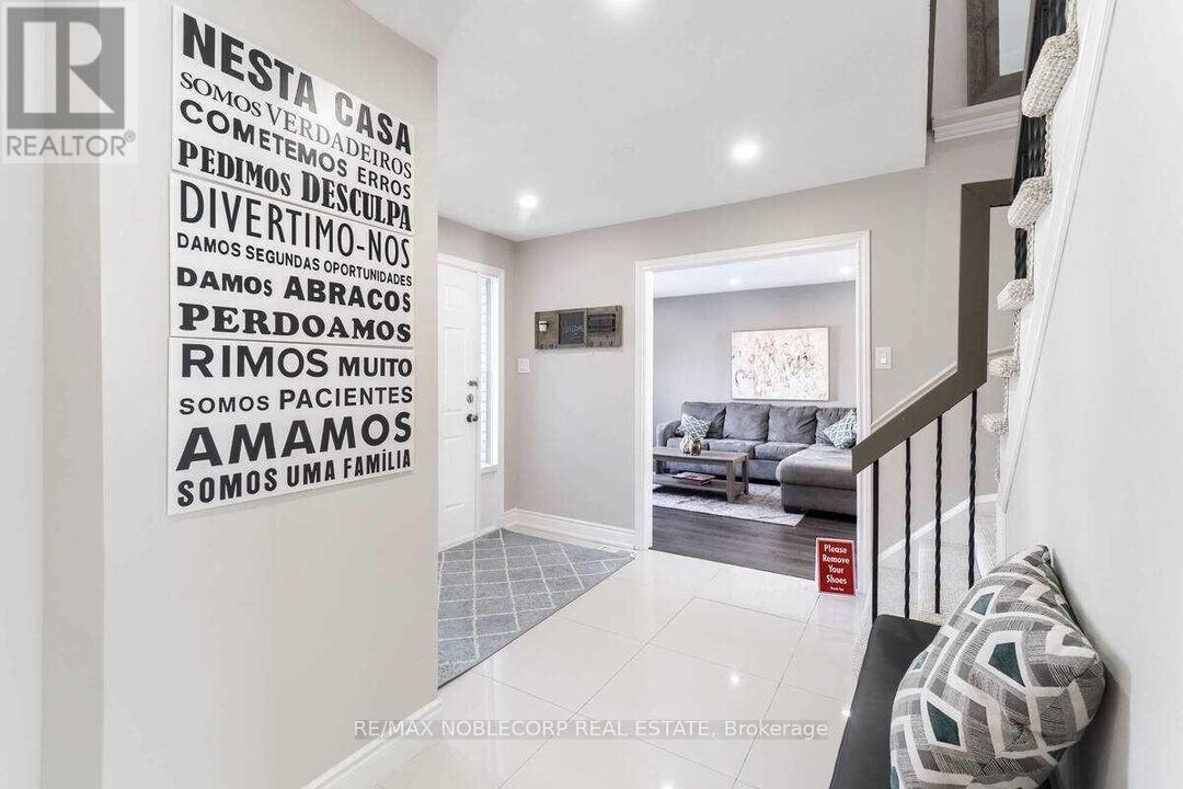 17 Mikado Crescent in Brampton, ON - Building Photo