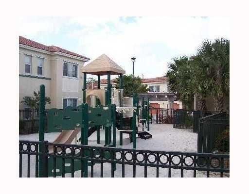 2525 Centergate Dr in Miramar, FL - Building Photo - Building Photo