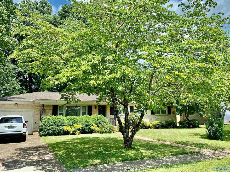 10011 Strong Dr SE in Huntsville, AL - Building Photo