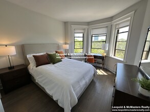 67 Park Dr, Unit C in Boston, MA - Building Photo - Building Photo