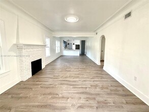 651 NW 47th Terrace in Miami, FL - Building Photo - Building Photo