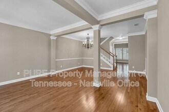 2019 Traemoor Village Dr in Nashville, TN - Building Photo - Building Photo