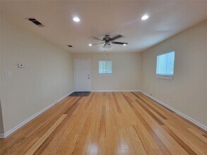 12123 Old County Rd in Willis, TX - Building Photo - Building Photo