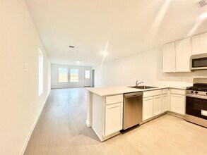 1472 Cactus Rose Dr in Conroe, TX - Foto de edificio - Building Photo