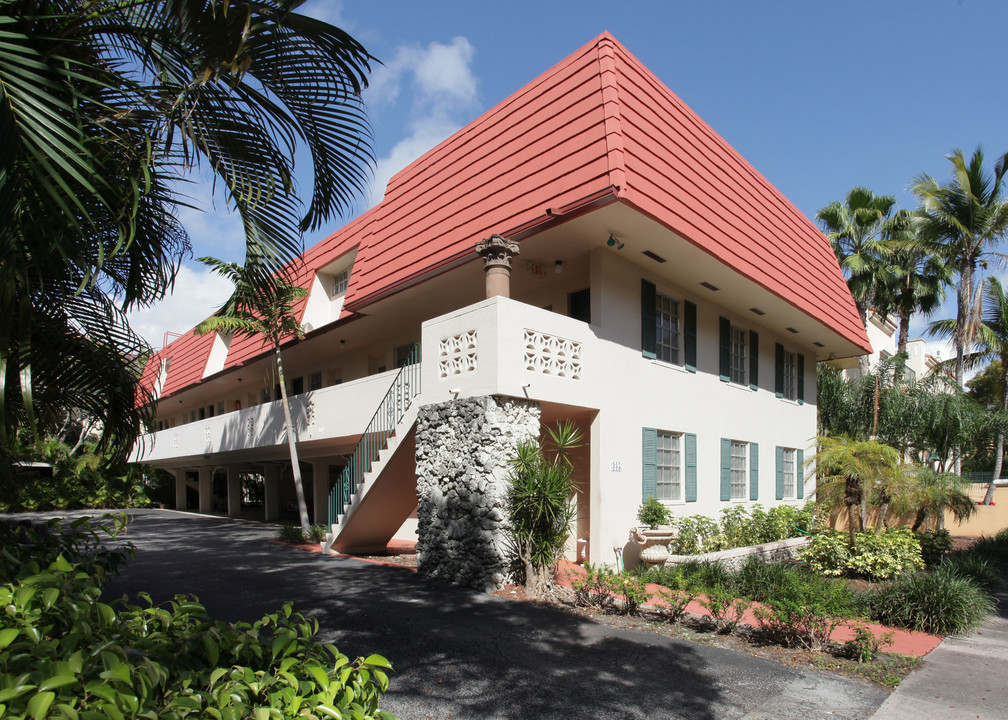 Navarre Condo in Miami, FL - Building Photo